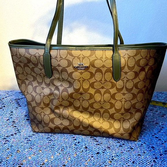 Coach Handbags - Need a great Coach bag, here it is!
